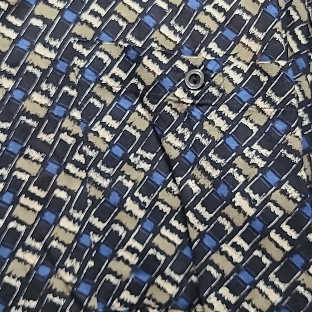 Men's Short Sleeve Button Down Shirt - Picture 3 of 5